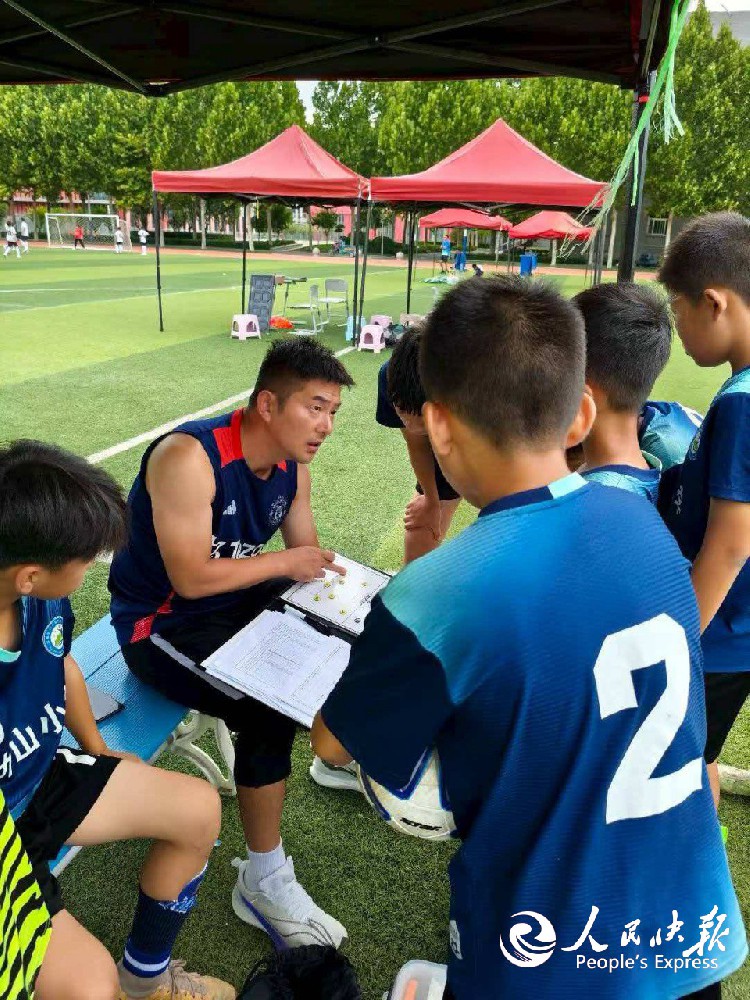 大山深处追梦人        ——九···