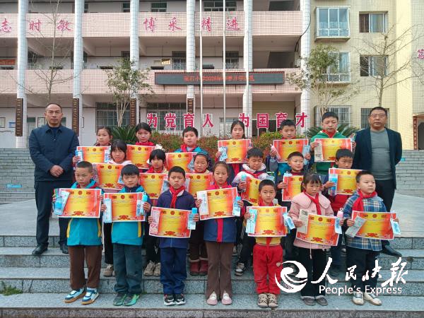 春启新程，逐光而行——开江县长岭镇采···