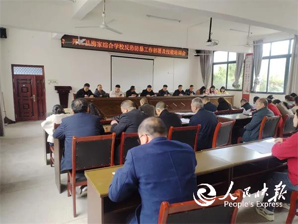 法治护航新征程 德润梅家谱新篇——开···