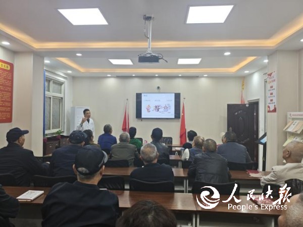 开展健康知识讲座  筑牢社区健康防线